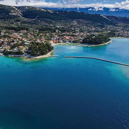 4 Bedroom Stunning In Banjol