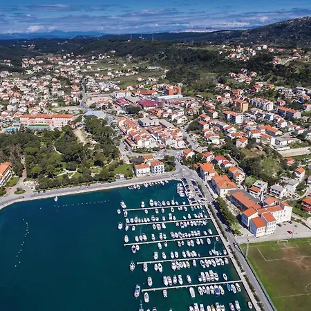 Appartamento 4 Bedroom Stunning In *